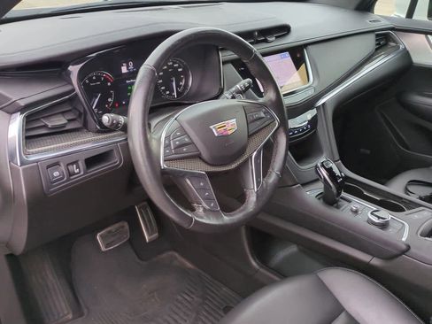 Used 2023 Cadillac XT5 Sportv image 2