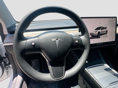 Used 2023 Tesla Model 3 Standard Range RWD image 11