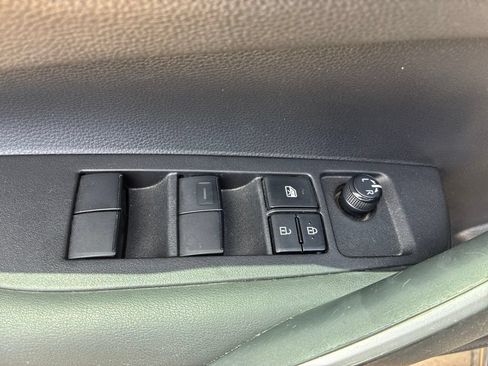 Used 2022 Toyota Corolla SE FWD image 6