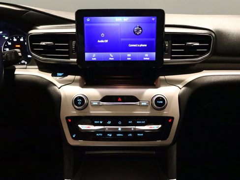 Used 2024 Ford Explorer XLT w/ Equipment Group 202A image 25