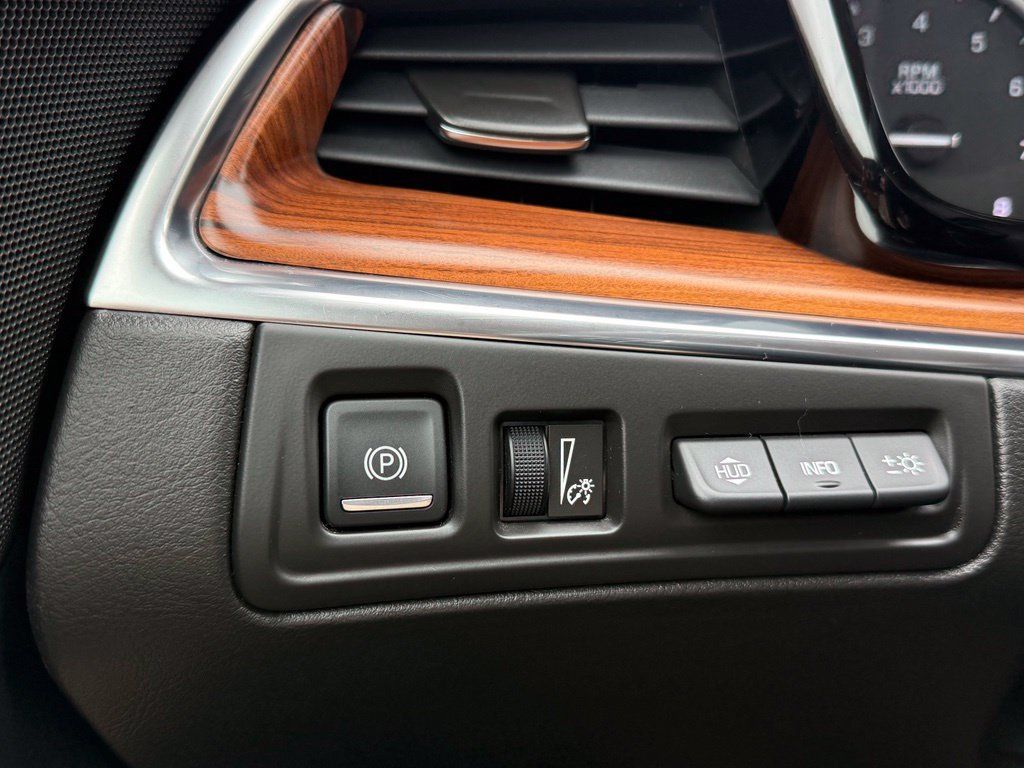 Used 2017 Cadillac XT5 Platinum AWD/4WD image 28