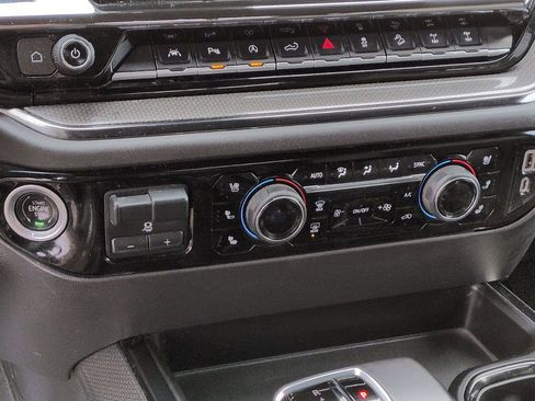 Used 2022 Chevrolet Silverado 1500 ZR2 w/ Technology Package image 24