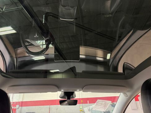 Used 2025 Tesla Model Y Long Range RWD image 30