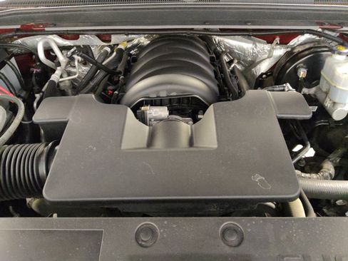 Used 2016 Chevrolet Suburban LT RWD image 30