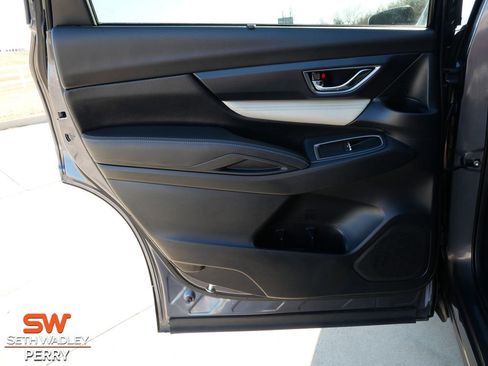 Used 2022 Subaru Ascent Limited image 9