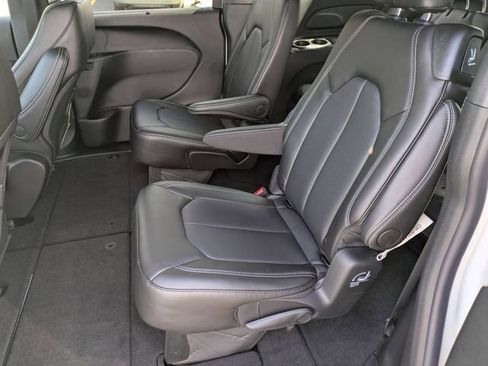 New 2027 Chrysler Pacifica Select FWD image 29