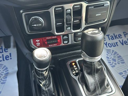 Certified 2025 Jeep Wrangler Unlimited Rubicon 4xe w/ Convenience Group AWD/4WD image 25