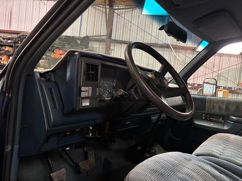 Used 1993 Chevrolet Silverado 3500 2WD Crew Cab image 16