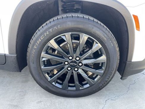 Used 2023 Chevrolet Traverse RS image 34