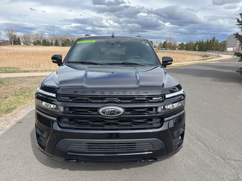 Used 2024 Ford Expedition Limited image 3