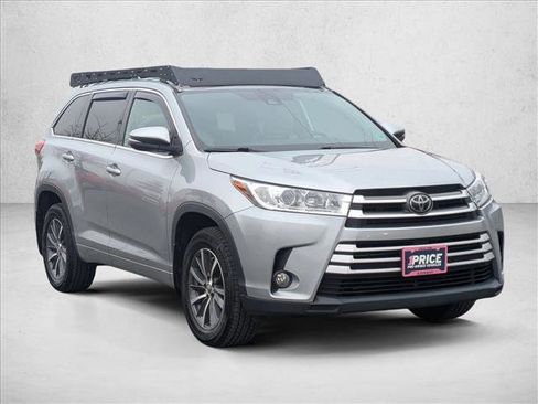 Used 2018 Toyota Highlander XLE image 3