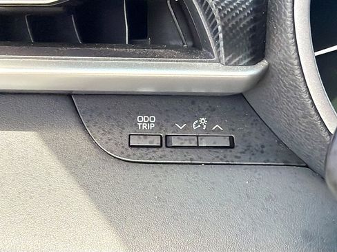 Used 2023 Toyota Highlander FWD image 37