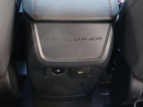 Used 2025 Ford Explorer Active AWD/4WD image 34