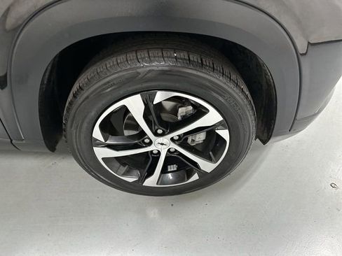 Used 2024 Chevrolet Trax RS w/ Sunroof Package FWD image 19