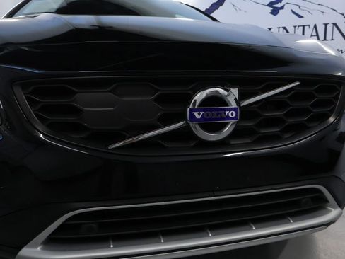 Used 2018 Volvo V60 T5 Cross Country AWD/4WD image 9
