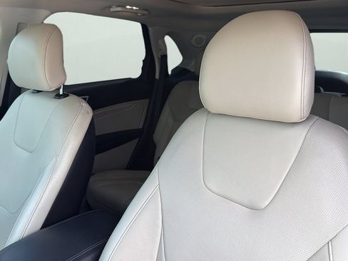 Used 2018 Ford Edge Titanium w/ Equipment Group 301A FWD image 8