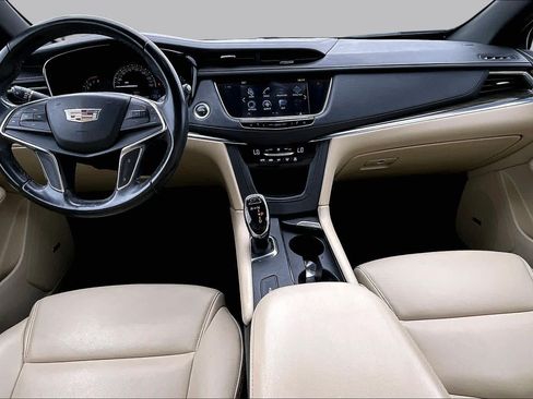 Used 2018 Cadillac XT5 FWD image 16