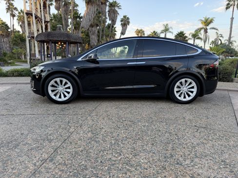 Used 2017 Tesla Model X 75D AWD/4WD image 3