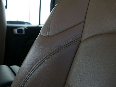 Used 2022 Jeep Wrangler Unlimited Sahara w/ Cold Weather Group image 10