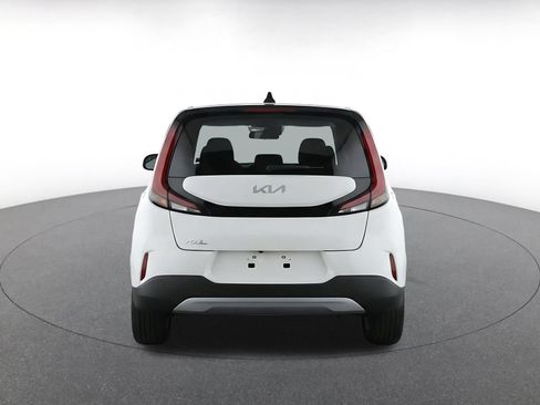 Used 2025 Kia Soul LX w/ LX Technology Package FWD image 8