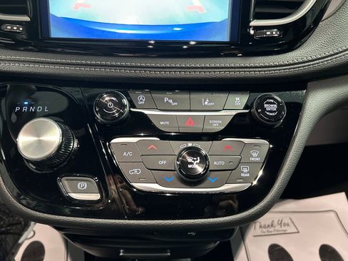 New 2026 Chrysler Pacifica Select image 17