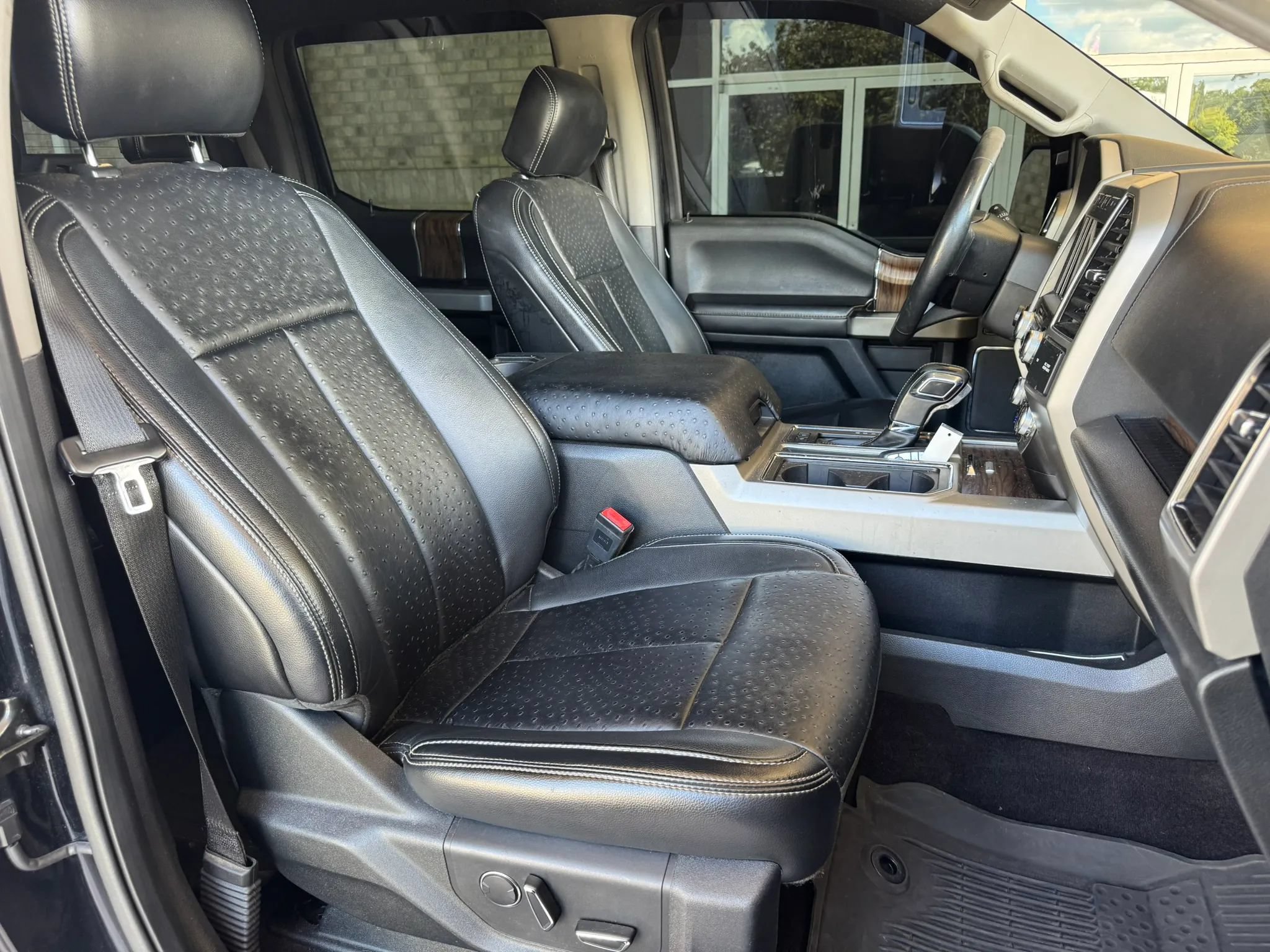 Used 2018 Ford F150 Lariat w/ Equipment Group 502A Luxury AWD/4WD image 29