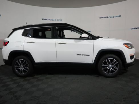 Used 2018 Jeep Compass Latitude w/ Popular Equipment Group AWD/4WD image 4