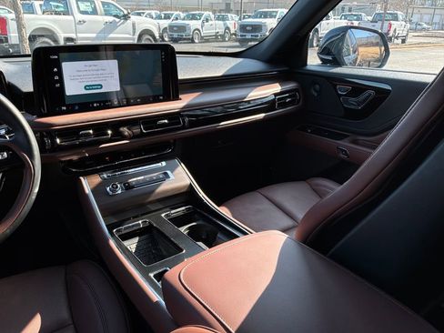 Used 2025 Lincoln Aviator Reserve w/ Illumination Package image 31