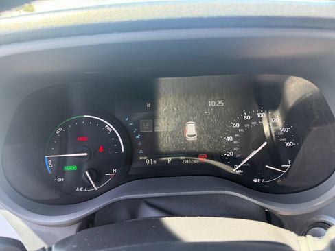 Used 2025 Toyota Sienna LE w/ LE Plus Package FWD image 22