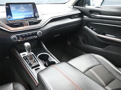 Certified 2024 Nissan Altima 2.5 SR image 11