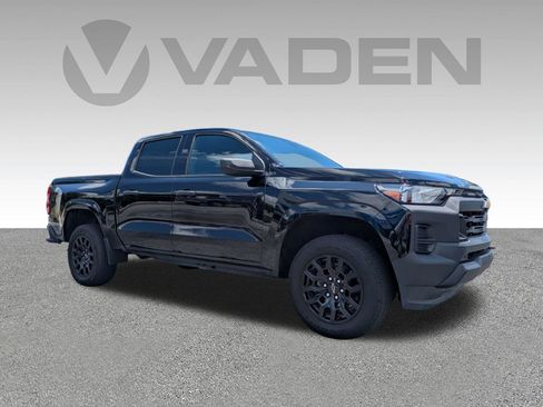 Used 2025 Chevrolet Colorado W/T w/ WT Custom Package RWD image 3