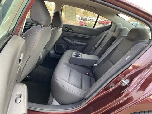 Used 2024 Nissan Altima 2.5 SV image 15