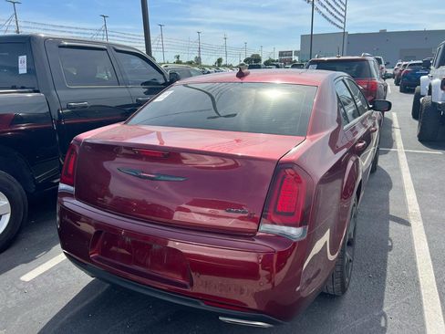 Used 2022 Chrysler 300 S RWD image 3