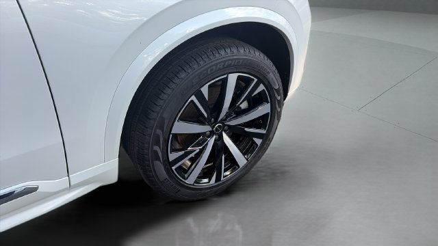 Certified 2025 Volvo XC90 B5 Core AWD/4WD image 14