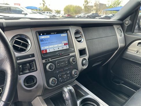 Used 2017 Ford Expedition XLT w/ Equipment Group 202A image 17