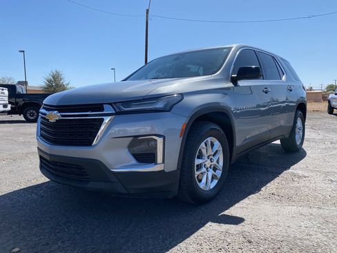 Used 2023 Chevrolet Traverse LS FWD image 2
