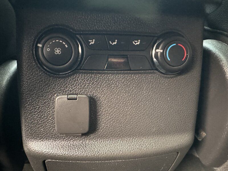 Used 2015 Ford Explorer XLT w/ Equipment Group 202A FWD image 30
