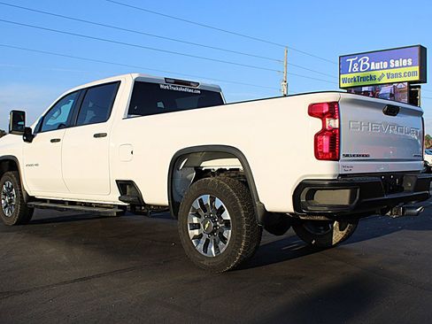 Used 2022 Chevrolet Silverado 2500 Custom w/ Custom Convenience Package image 4