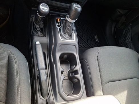 Used 2019 Jeep Wrangler Unlimited Sahara AWD/4WD image 25
