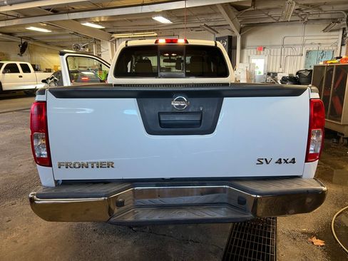 Used 2016 Nissan Frontier SV image 16