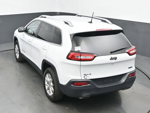 Used 2016 Jeep Cherokee Latitude w/ Cold Weather Group AWD/4WD image 39