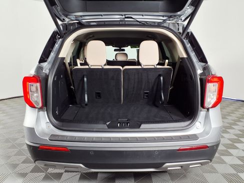 Used 2022 Ford Explorer XLT w/ Equipment Group 202A RWD image 8