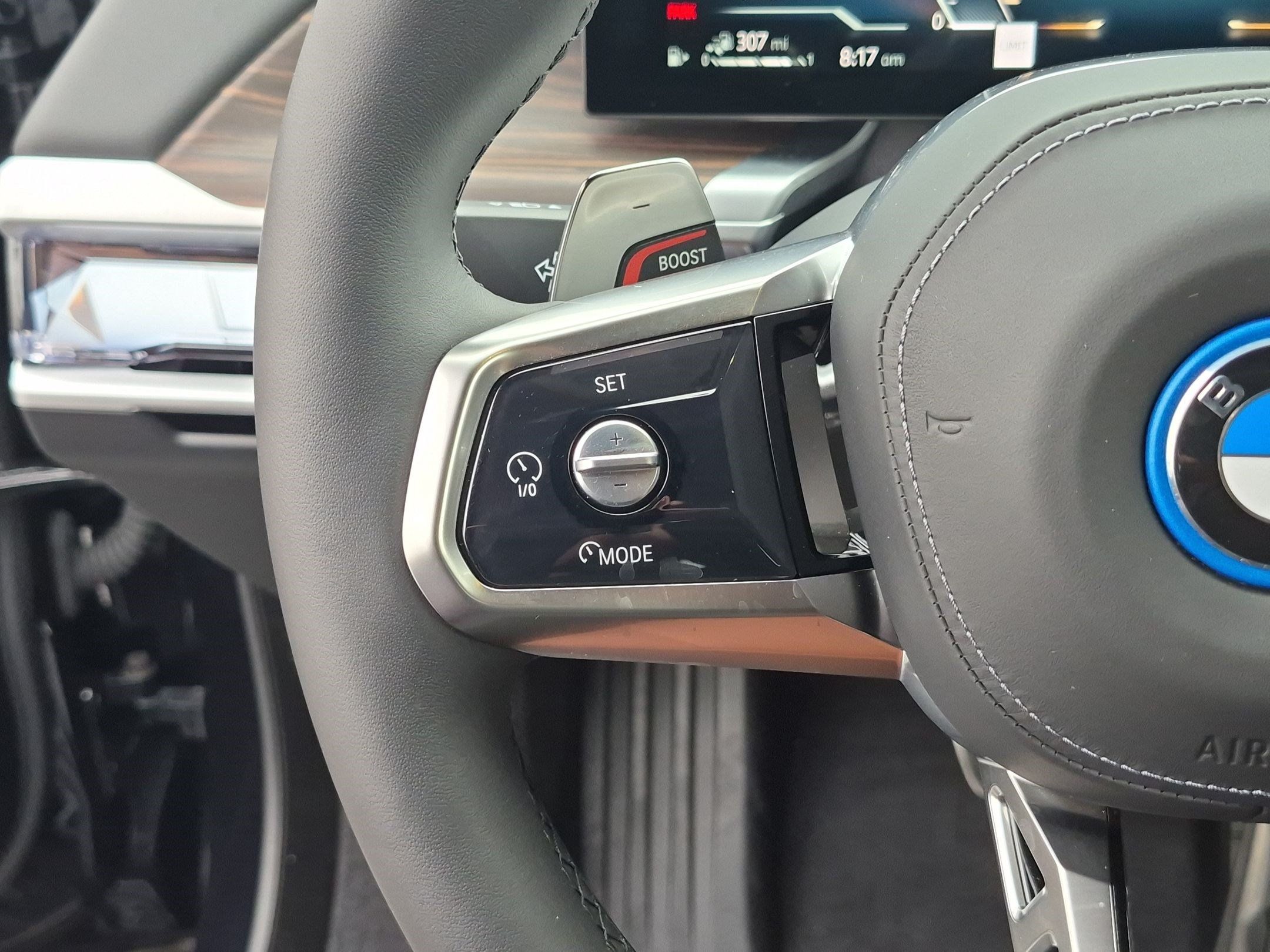 Used 2026 BMW 750e xDrive AWD/4WD image 19