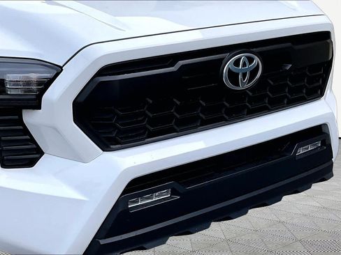 Certified 2024 Toyota Tacoma TRD Off-Road AWD/4WD image 30