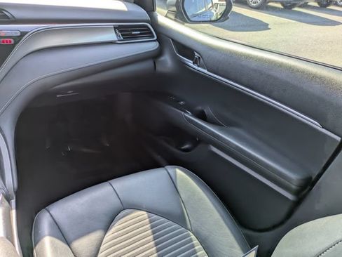 Used 2020 Toyota Camry SE FWD image 16