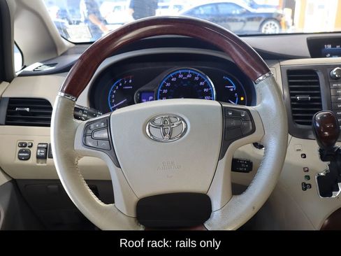 Used 2011 Toyota Sienna Limited w/ Premium Pkg image 21