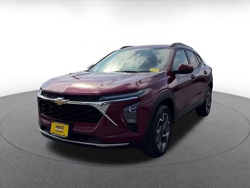 Used 2025 Chevrolet Trax LT FWD image 6