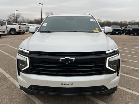 Used 2025 Chevrolet Suburban RST image 9