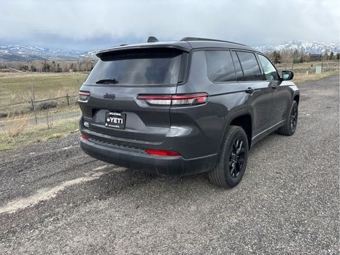 New 2025 Jeep Grand Cherokee L Altitude image 15