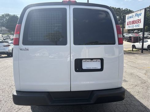 Used 2017 GMC Savana 2500 RWD image 4